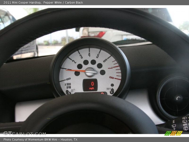 Pepper White / Carbon Black 2011 Mini Cooper Hardtop