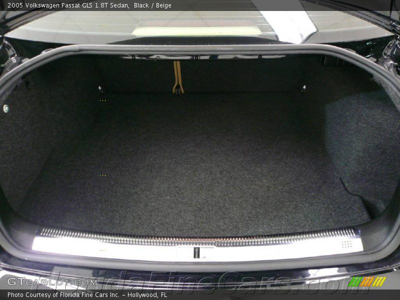 Black / Beige 2005 Volkswagen Passat GLS 1.8T Sedan