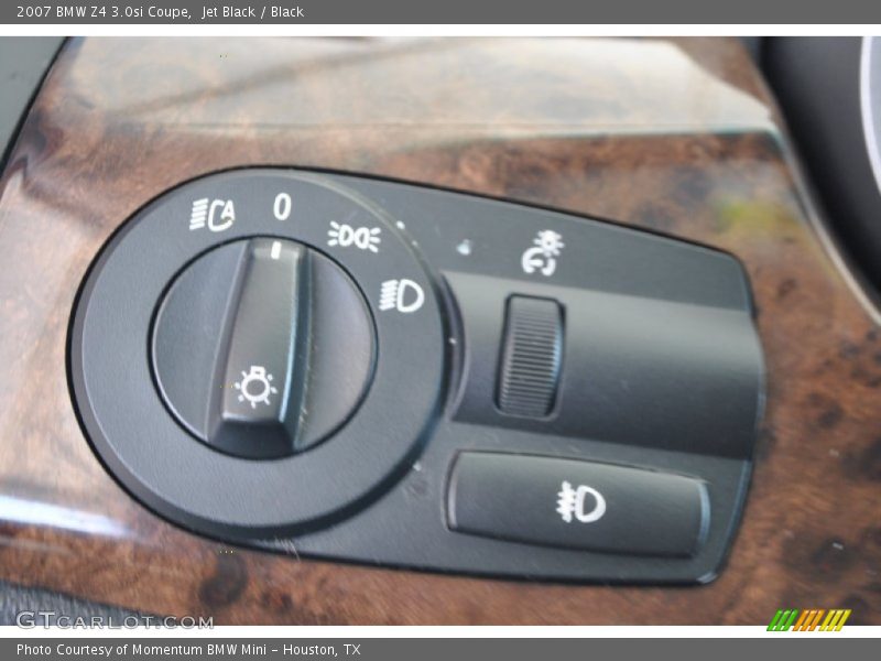 Controls of 2007 Z4 3.0si Coupe