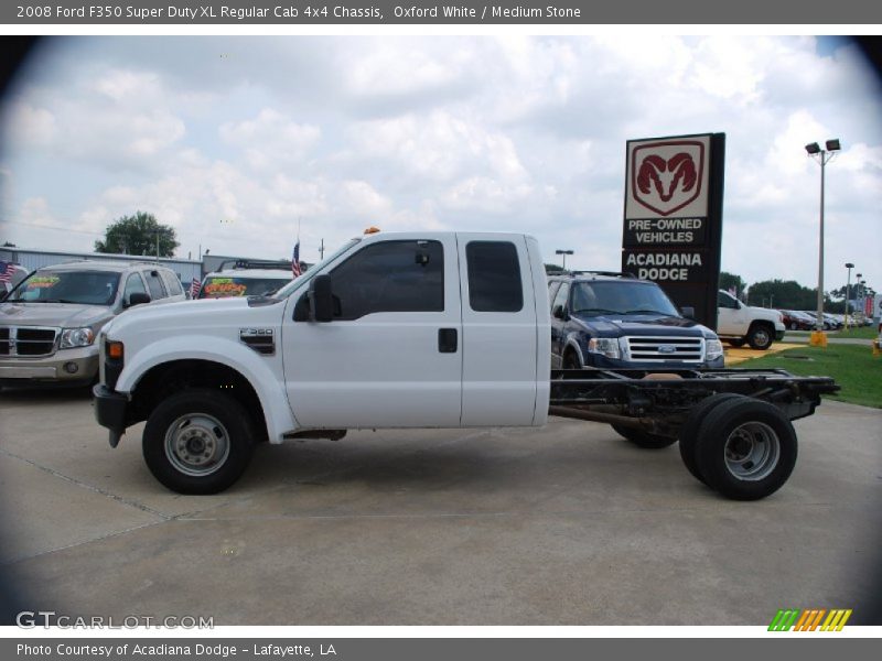 Oxford White / Medium Stone 2008 Ford F350 Super Duty XL Regular Cab 4x4 Chassis