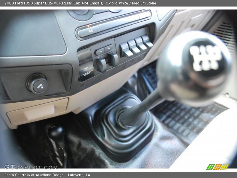 Oxford White / Medium Stone 2008 Ford F350 Super Duty XL Regular Cab 4x4 Chassis