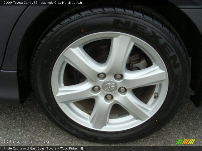 Magnetic Gray Metallic / Ash 2009 Toyota Camry SE