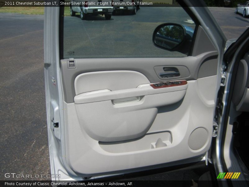 Sheer Silver Metallic / Light Titanium/Dark Titanium 2011 Chevrolet Suburban LT