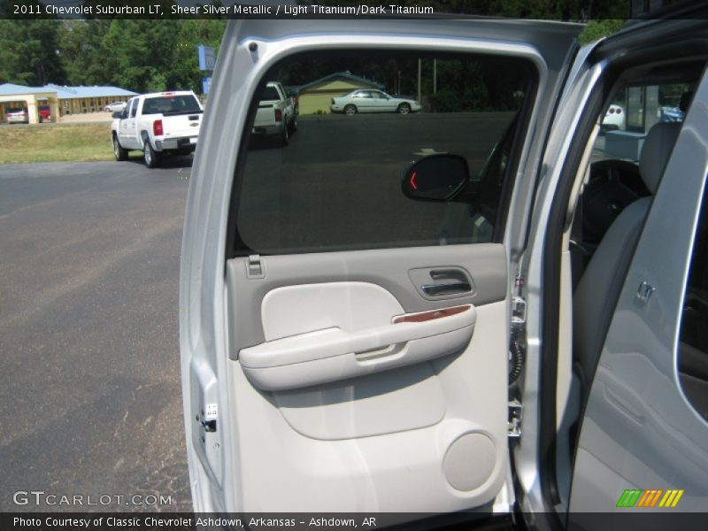 Sheer Silver Metallic / Light Titanium/Dark Titanium 2011 Chevrolet Suburban LT