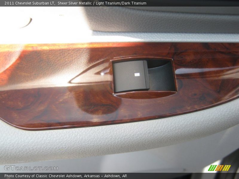 Sheer Silver Metallic / Light Titanium/Dark Titanium 2011 Chevrolet Suburban LT