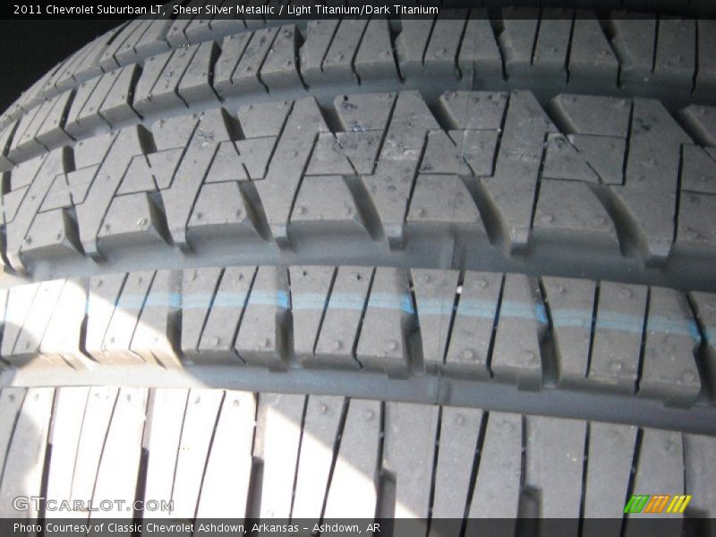 Sheer Silver Metallic / Light Titanium/Dark Titanium 2011 Chevrolet Suburban LT