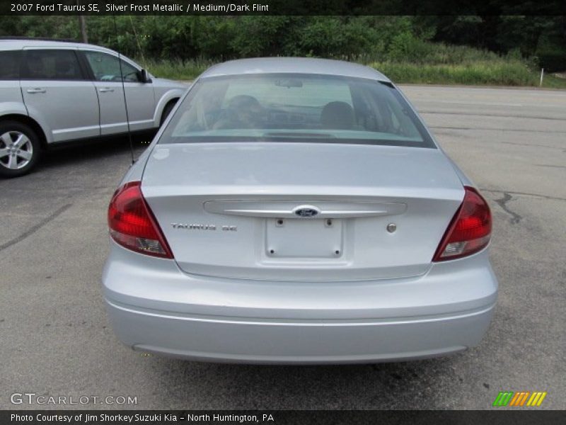 Silver Frost Metallic / Medium/Dark Flint 2007 Ford Taurus SE