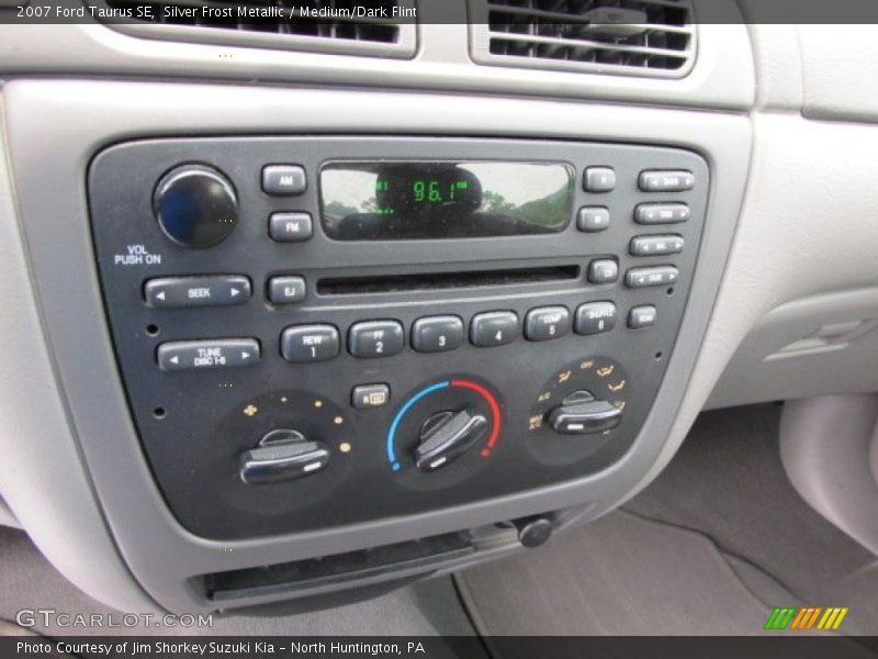 Silver Frost Metallic / Medium/Dark Flint 2007 Ford Taurus SE