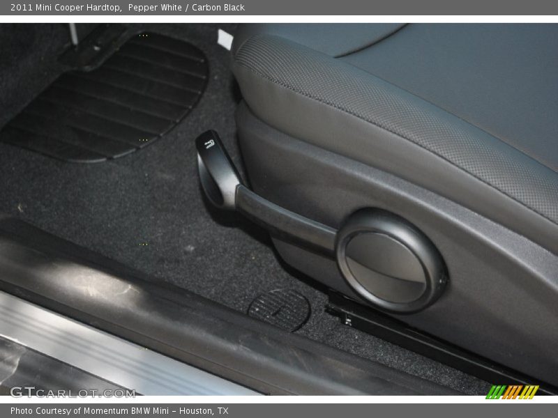 Pepper White / Carbon Black 2011 Mini Cooper Hardtop