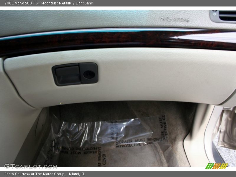 Moondust Metallic / Light Sand 2001 Volvo S80 T6