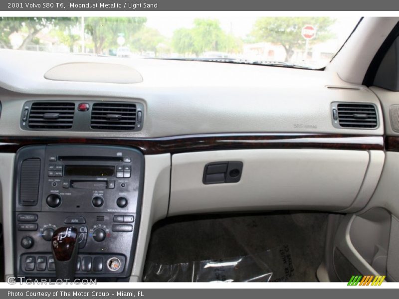 Moondust Metallic / Light Sand 2001 Volvo S80 T6