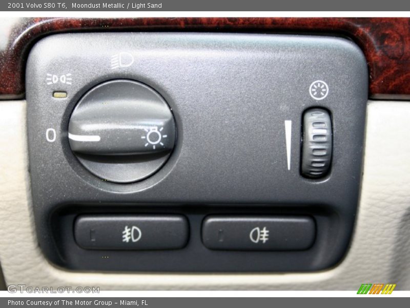 Moondust Metallic / Light Sand 2001 Volvo S80 T6