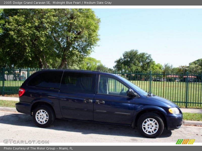 Midnight Blue Pearl / Medium Slate Gray 2005 Dodge Grand Caravan SE