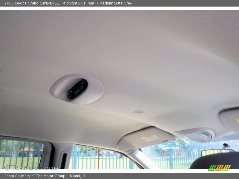 Midnight Blue Pearl / Medium Slate Gray 2005 Dodge Grand Caravan SE