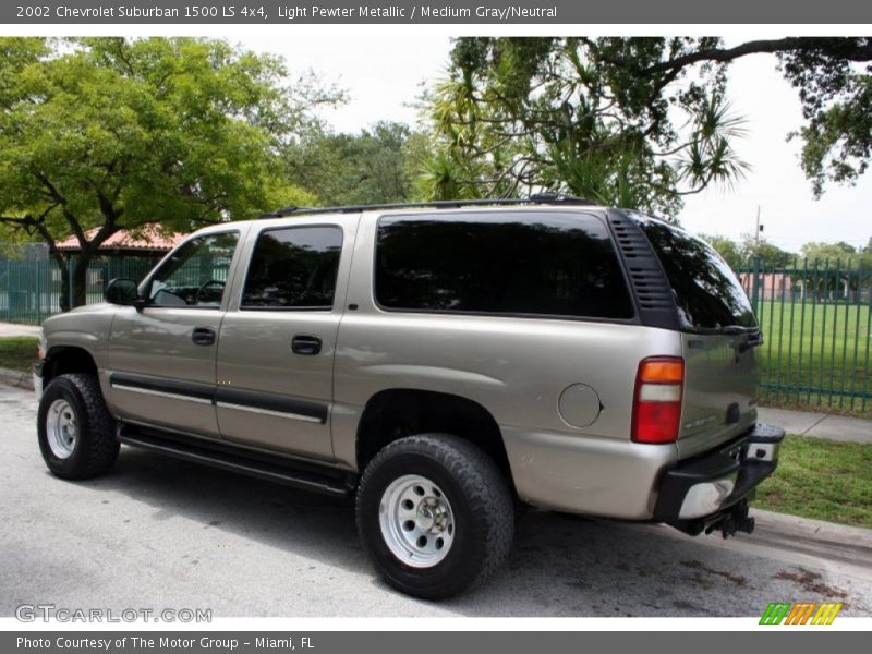 Light Pewter Metallic / Medium Gray/Neutral 2002 Chevrolet Suburban 1500 LS 4x4