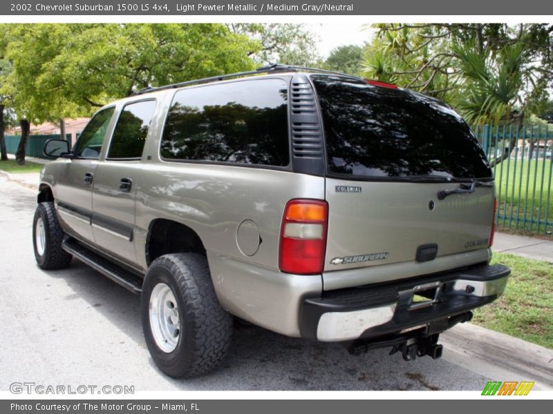 Light Pewter Metallic / Medium Gray/Neutral 2002 Chevrolet Suburban 1500 LS 4x4
