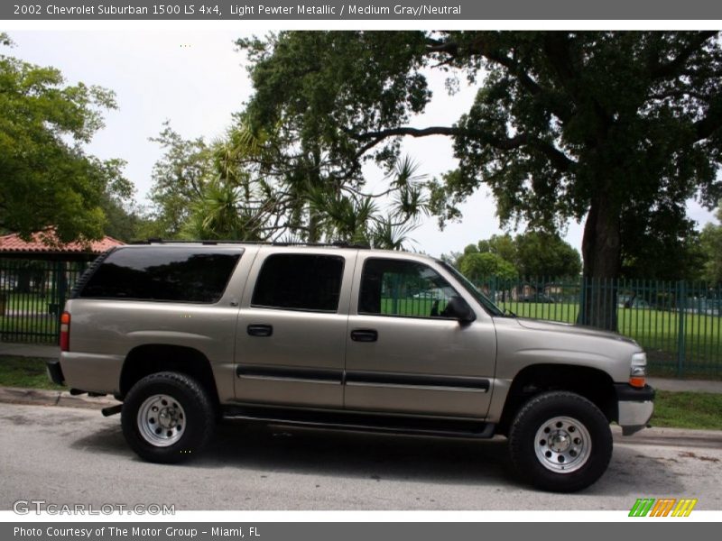 Light Pewter Metallic / Medium Gray/Neutral 2002 Chevrolet Suburban 1500 LS 4x4