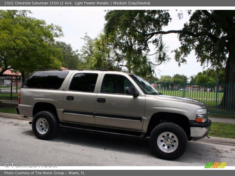 Light Pewter Metallic / Medium Gray/Neutral 2002 Chevrolet Suburban 1500 LS 4x4