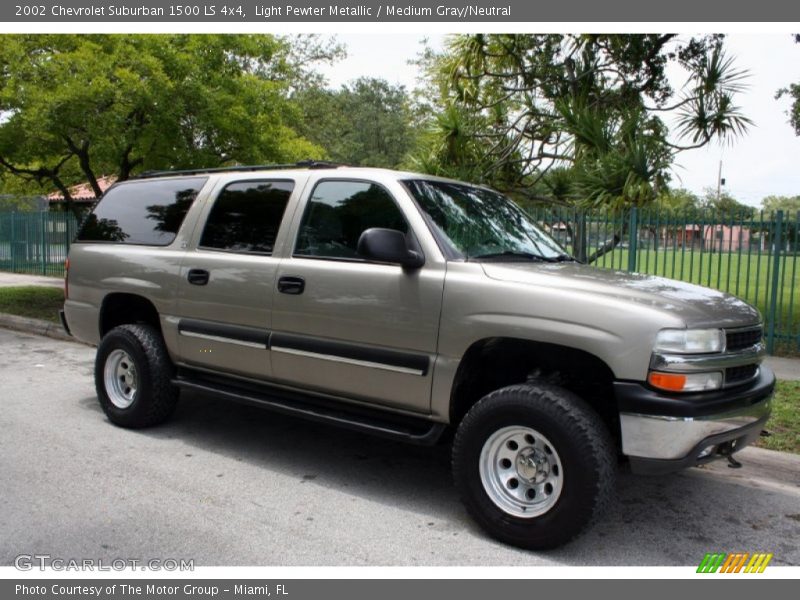 Light Pewter Metallic / Medium Gray/Neutral 2002 Chevrolet Suburban 1500 LS 4x4