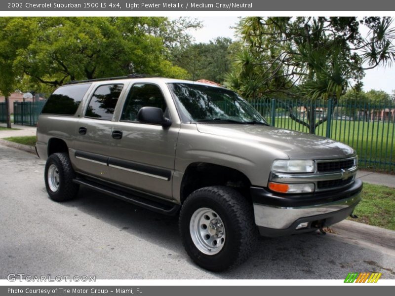 Light Pewter Metallic / Medium Gray/Neutral 2002 Chevrolet Suburban 1500 LS 4x4