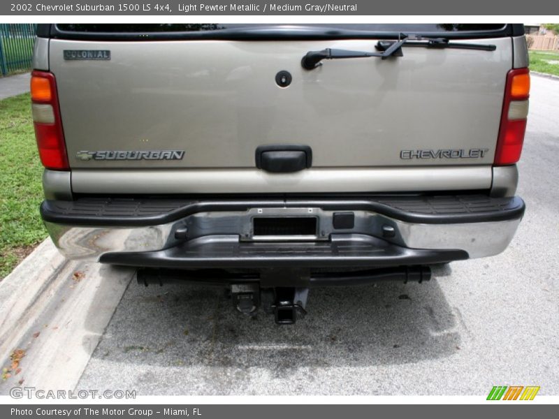 Light Pewter Metallic / Medium Gray/Neutral 2002 Chevrolet Suburban 1500 LS 4x4