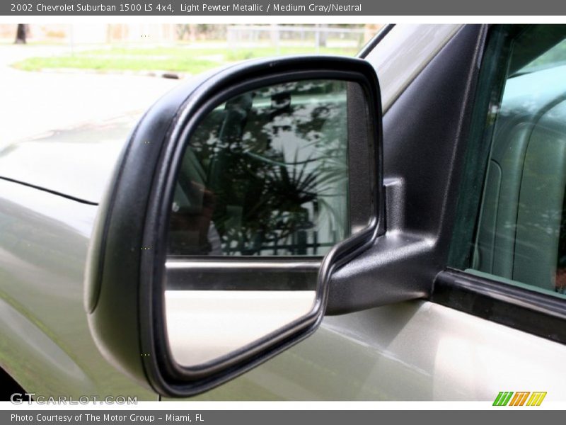 Light Pewter Metallic / Medium Gray/Neutral 2002 Chevrolet Suburban 1500 LS 4x4