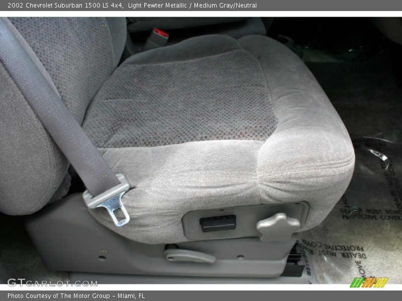 Light Pewter Metallic / Medium Gray/Neutral 2002 Chevrolet Suburban 1500 LS 4x4