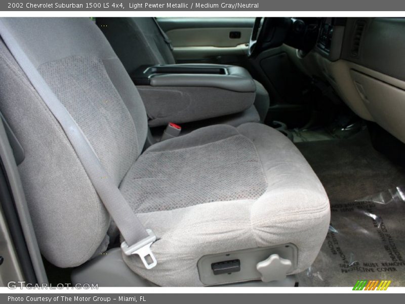 Light Pewter Metallic / Medium Gray/Neutral 2002 Chevrolet Suburban 1500 LS 4x4
