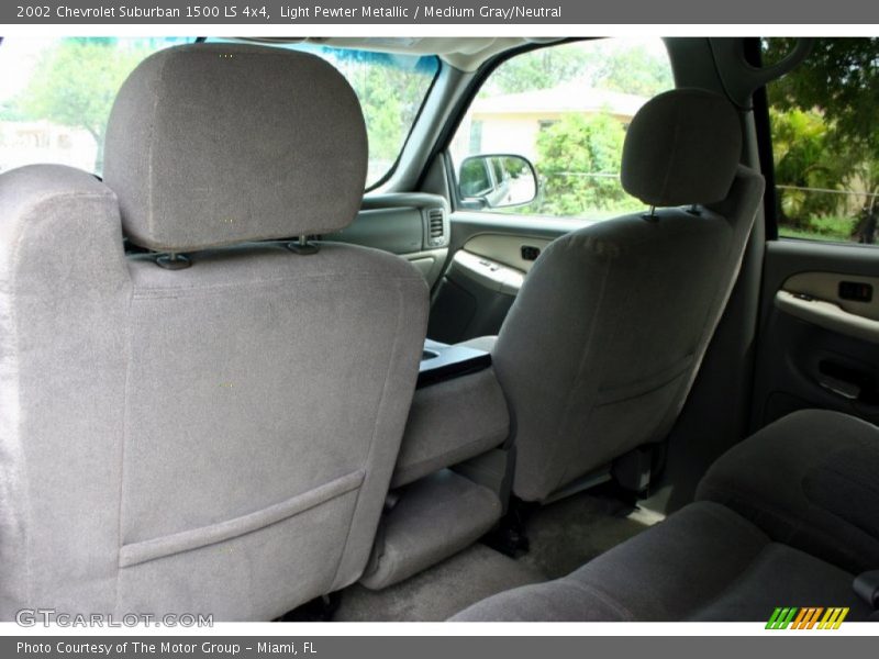 Light Pewter Metallic / Medium Gray/Neutral 2002 Chevrolet Suburban 1500 LS 4x4