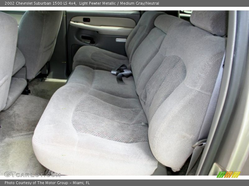 Light Pewter Metallic / Medium Gray/Neutral 2002 Chevrolet Suburban 1500 LS 4x4