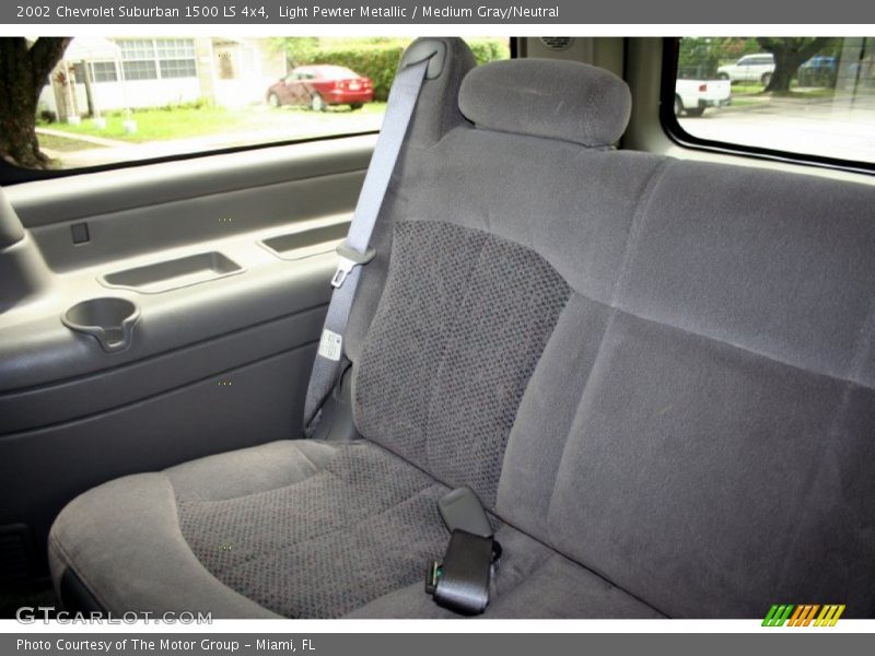 Light Pewter Metallic / Medium Gray/Neutral 2002 Chevrolet Suburban 1500 LS 4x4