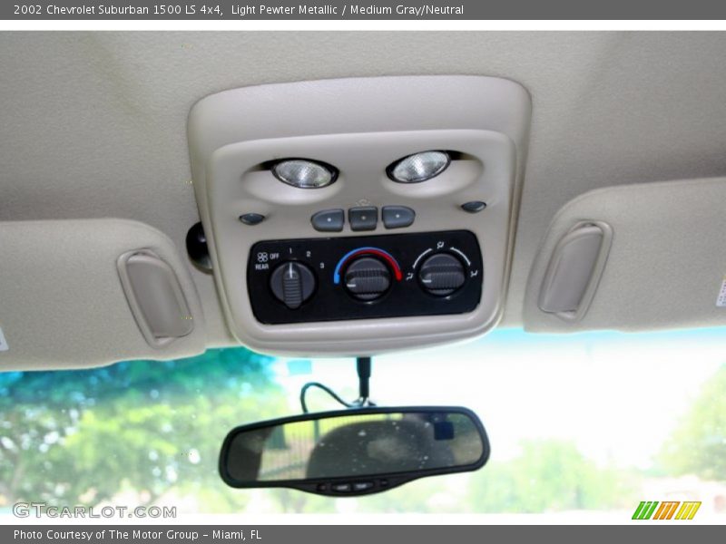 Light Pewter Metallic / Medium Gray/Neutral 2002 Chevrolet Suburban 1500 LS 4x4