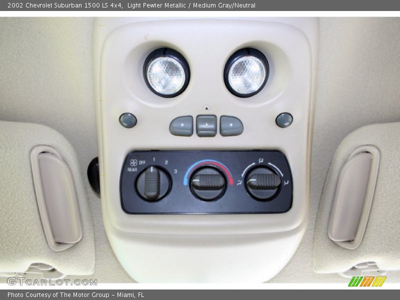Light Pewter Metallic / Medium Gray/Neutral 2002 Chevrolet Suburban 1500 LS 4x4