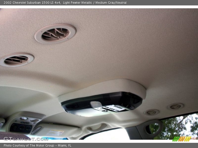 Light Pewter Metallic / Medium Gray/Neutral 2002 Chevrolet Suburban 1500 LS 4x4