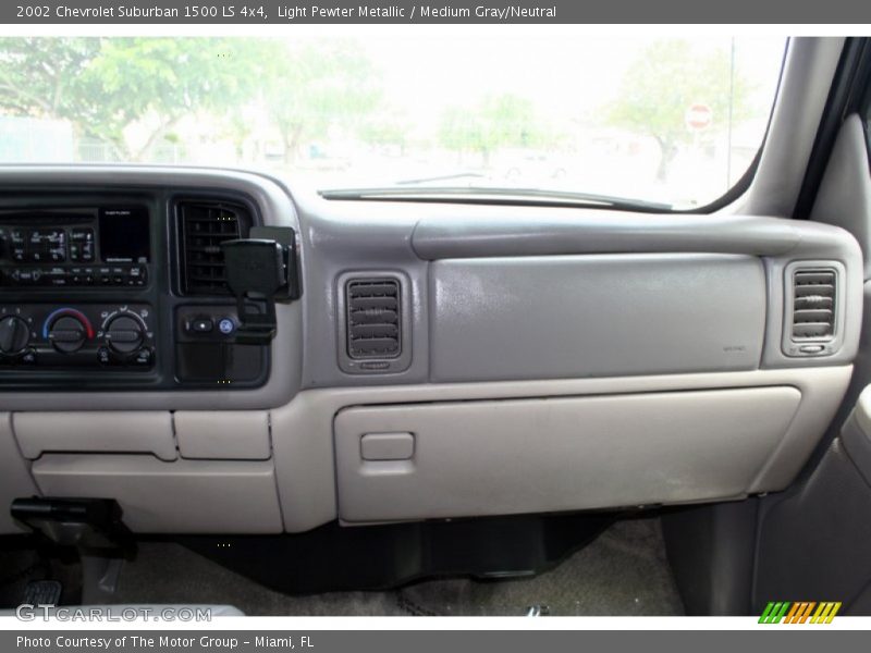 Light Pewter Metallic / Medium Gray/Neutral 2002 Chevrolet Suburban 1500 LS 4x4