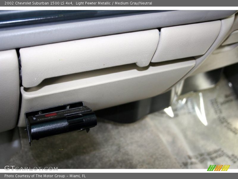 Light Pewter Metallic / Medium Gray/Neutral 2002 Chevrolet Suburban 1500 LS 4x4