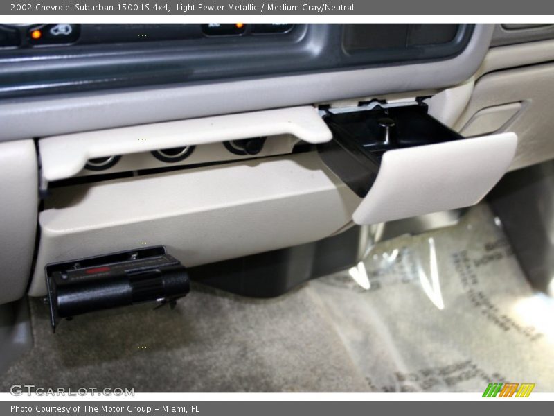Light Pewter Metallic / Medium Gray/Neutral 2002 Chevrolet Suburban 1500 LS 4x4