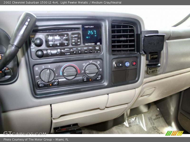 Light Pewter Metallic / Medium Gray/Neutral 2002 Chevrolet Suburban 1500 LS 4x4