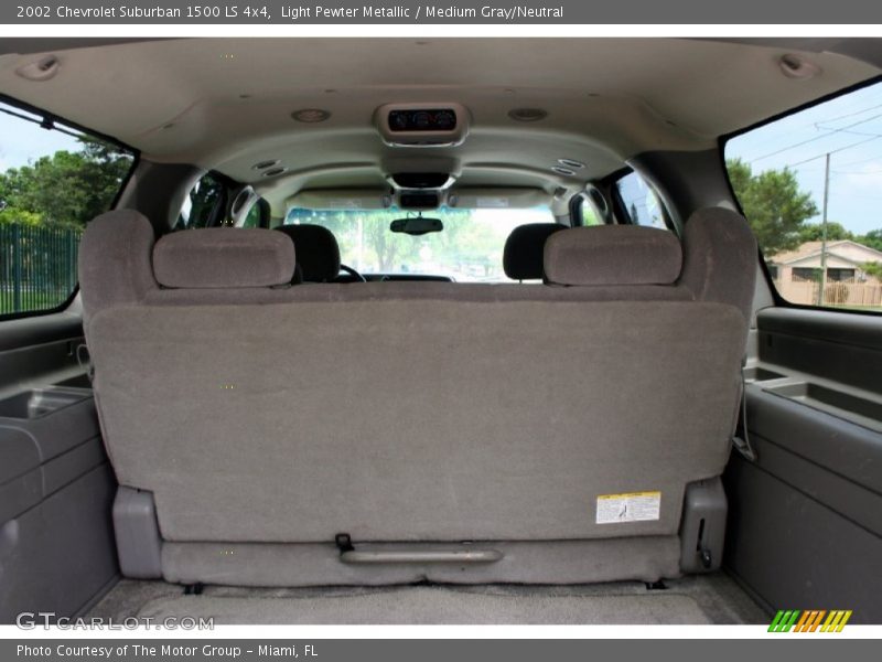 Light Pewter Metallic / Medium Gray/Neutral 2002 Chevrolet Suburban 1500 LS 4x4