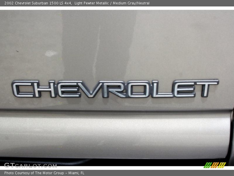 Light Pewter Metallic / Medium Gray/Neutral 2002 Chevrolet Suburban 1500 LS 4x4