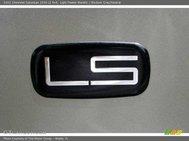 Light Pewter Metallic / Medium Gray/Neutral 2002 Chevrolet Suburban 1500 LS 4x4