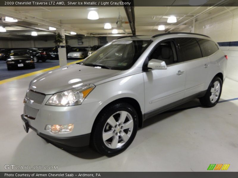 Front 3/4 View of 2009 Traverse LTZ AWD