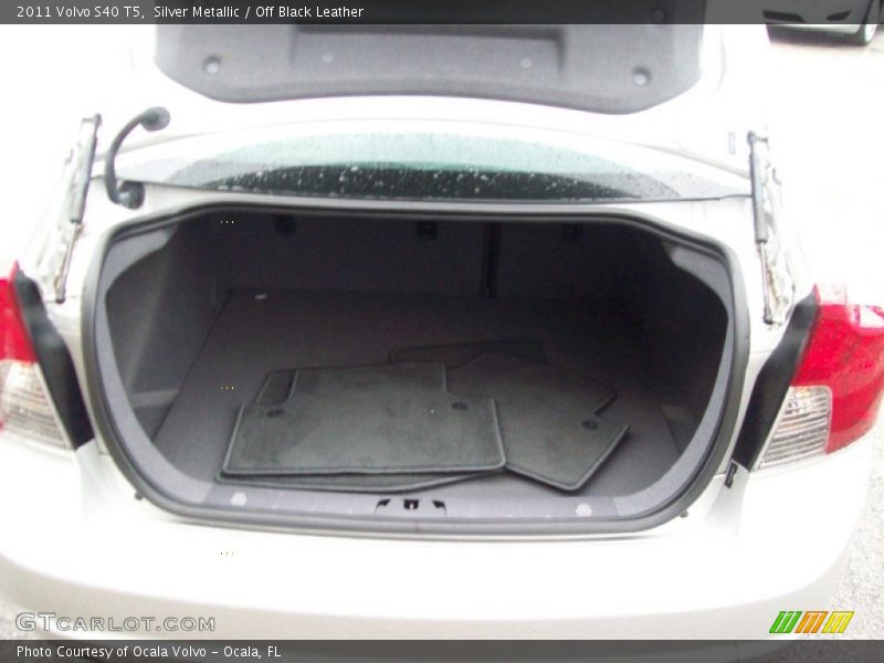 Silver Metallic / Off Black Leather 2011 Volvo S40 T5