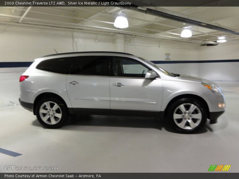 Silver Ice Metallic / Light Gray/Ebony 2009 Chevrolet Traverse LTZ AWD