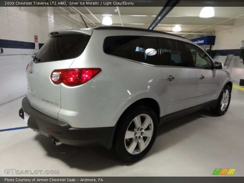 Silver Ice Metallic / Light Gray/Ebony 2009 Chevrolet Traverse LTZ AWD