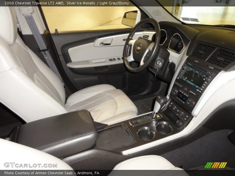  2009 Traverse LTZ AWD Light Gray/Ebony Interior
