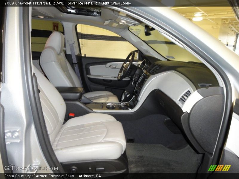  2009 Traverse LTZ AWD Light Gray/Ebony Interior