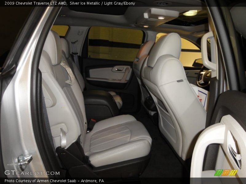  2009 Traverse LTZ AWD Light Gray/Ebony Interior