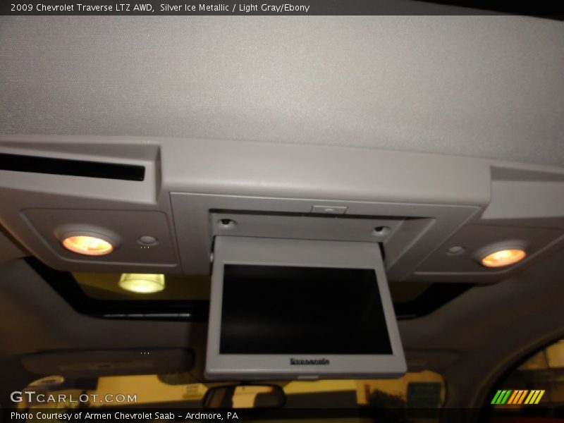 Silver Ice Metallic / Light Gray/Ebony 2009 Chevrolet Traverse LTZ AWD