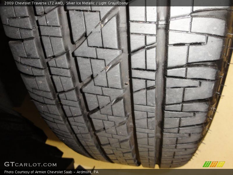 Silver Ice Metallic / Light Gray/Ebony 2009 Chevrolet Traverse LTZ AWD